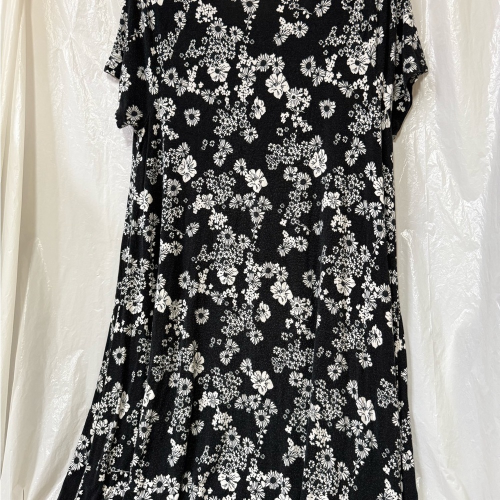 Old Navy Black and White Floral dress. Size large - Picture 3 of 4